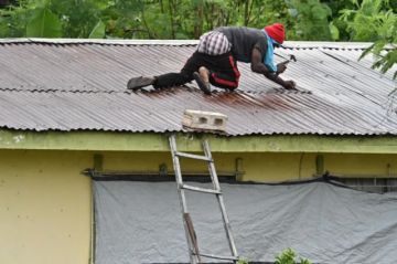 El huracán Melissa, de categoría 5, azota Jamaica con vientos y lluvias devastadores