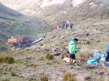 Accidente de bus deja 16 muertos y 36 heridos