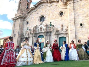 Desfile Virreinal mostró la elegancia del Potosí colonial