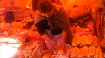 Comerciantes en el Mercado Uyuni ofrecen de todo para Todos Santos