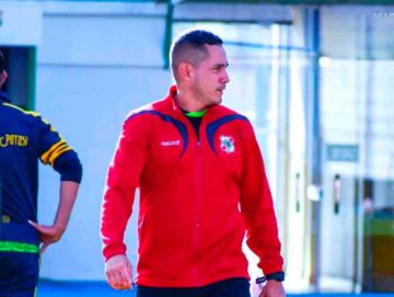 Egüéz empieza a definir su once titular de cara al duelo del martes 