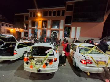 Jóvenes y familias se reunieron en la plaza 10 de Noviembre y Pasaje Boulevard para desfilar con disfraces