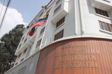 Venezuela reduce atención consular de su embajada en La Paz 