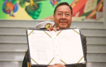 Luis Arce promulga la polémica Ley de Diferimiento de Créditos