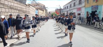 Unidades educativas rinden homenaje a la gesta libertaria del 10 de noviembre de 1810
