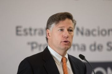 Christopher Landau llega a Bolivia y anuncia una “nueva era de cooperación” con EEUU