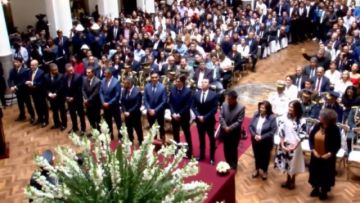 El presidente Rodrigo Paz posesiona a su gabinete de ministros