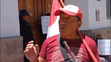 Bloquean el edificio municipal exigiendo renuncia de los concejales en Potosí
