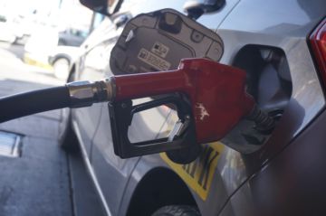 Hidrocarburos prevé revisar el esquema de precios antes de suspender la subvención