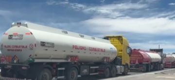 Reportan que decenas de cisternas con combustibles hacen fila para ingresar al país por la frontera con Chile