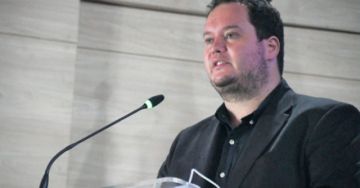 Emiten alerta migratoria contra Dorgathen por el caso Botrading y notifican a Migración