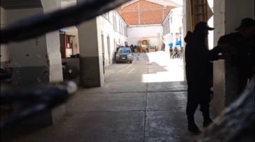 Policía resguarda el edificio de la Alcaldía en Potosí y el personal fue desalojado