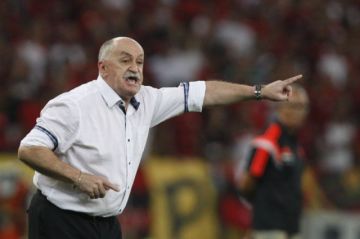 Bolivia despide al “Bigotón”, el DT que llevó a su selección a la gloria