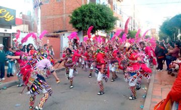 Potosí bailó Tinku en todo su esplendor con miles de danzarines