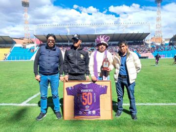 El técnico Cleisbon Ferreira celebra 50 partido al mando de Real Potosí.