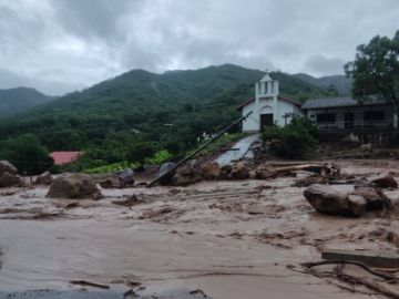 Buscan a seis personas desaparecidas por desborde del río en Samaipata