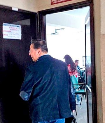 Arce falta a prueba de ADN, pero reaparece para dar clases en la UMSA