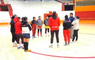 Deportivo Calderón se prepara para enfrentar a CRE en “semis” de la Liga Femenina de Futsal