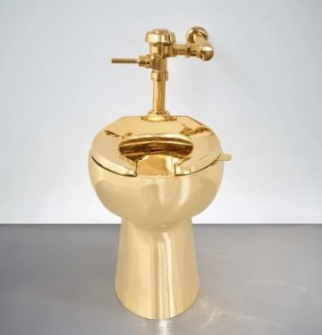 El inodoro de oro de artista Maurizio Cattelan se vende por 12,1 millones dólares en una subasta