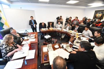 Subnacionales: Comisión de Constitución no logra consenso y remite proyecto de ley a Comité Electoral