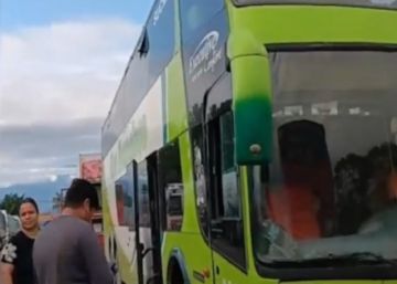 Tránsito suspende salidas de Cochabamba a Santa Cruz por bloqueo en Villa Tunari 