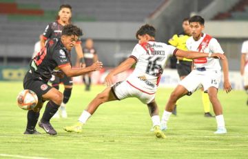 La banda roja reta por octava vez a Universitario de Vinto