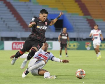 Nacional Potosí logra un empate con golazo de Guerra en tiempo de adición