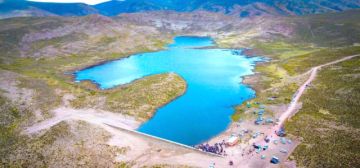 Gobernación entrega represa y sistema de riego en Tinguipaya
