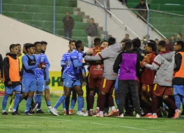 Partido Booming vs Real Oruro llega a los golpes