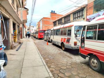 “Serpiente metálica” del  diésel continúa en Potosí