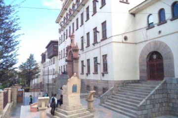 Odontología libera inscritos a su preuniversitario en la UATF