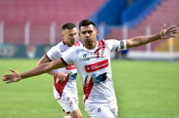 Nacional Potosí pinta de rojo el clásico del sur