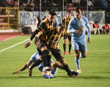 Bolívar mantiene sus chances de pelear por el título tras victoria en el clásico