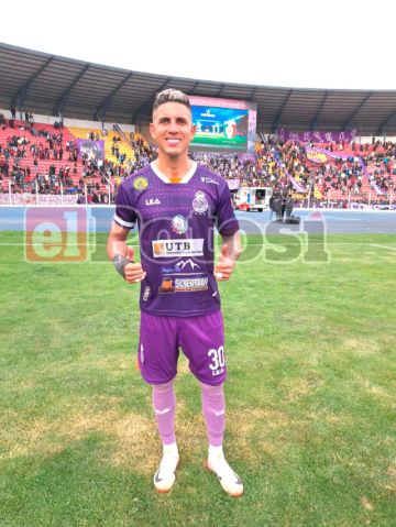 El jugador de Real Potosí, Carlos Rueda.