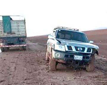 Decenas de vehículos quedan atrapados en el sudoeste potosino