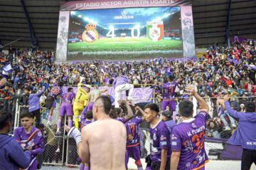 Real Potosí golea y pone un pie en la división profesional