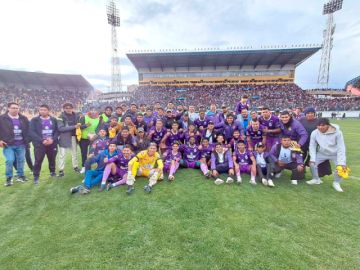 El equipo completo de Real Potosí.