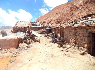 Grupos armados van a  bocaminas y mineros  denuncian asesinatos 