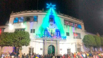 Potosí intensifica su imagen navideña con la iluminación de la ExGobernación