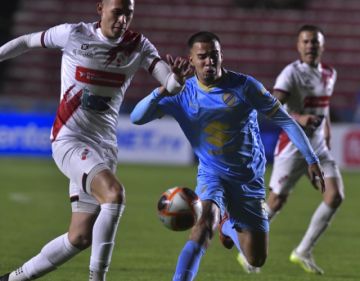 Bolívar sigue en combate