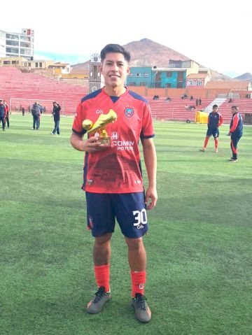 El goleador del torneo Ricky Vásquez, de Wilster Cooperativas.