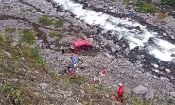 Embarrancamiento de un minibús en los Yungas deja cinco fallecidos