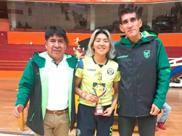 Carla Ticona (mejor jugadora).