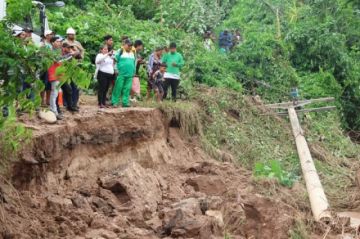 Reportan que hay tres falleccidos y 18 desaparecidos por inundaciones en Santa Cruz