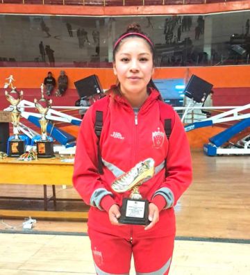 Kelly Manrique (goleadora del torneo).