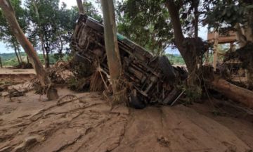 Ministro confirma 20 fallecidos y 10 desaparecidos por riada en Santa Cruz