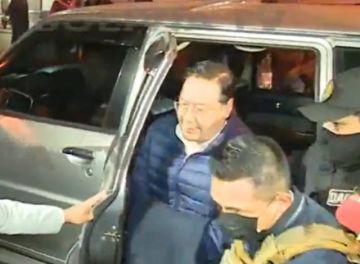 Luis Arce recibió un juego de ajedrez, libros y una planta, afirma Prada