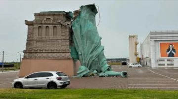 Réplica de la Estatua de la Libertad de Brasil se derrumba por fuertes vientos