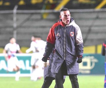 La alegría del técnico Leonardo Égüez tras el resultado.