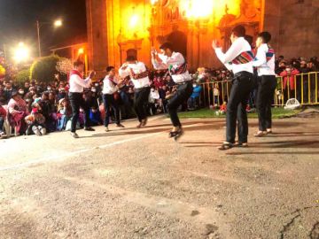 Actividad navideña llega a varias zonas en la ciudad de Potosí